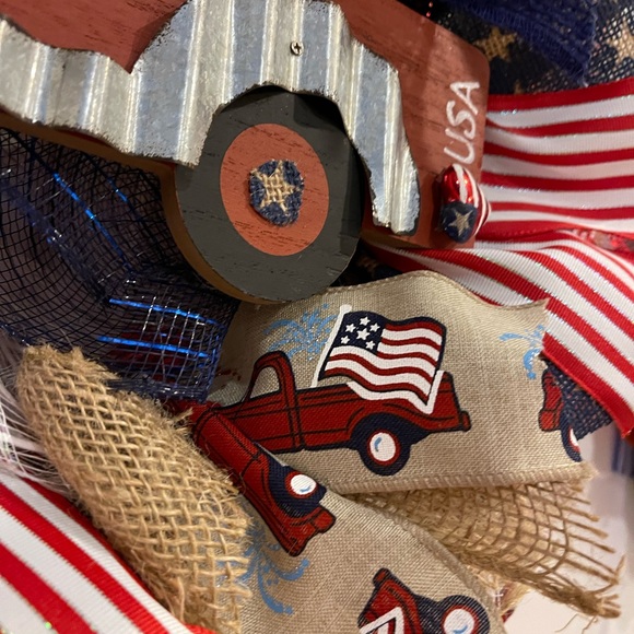 “Red Truck” Patriotic WREATH Red, White and Blue wreath 26” VERY FULL! JULY 4th - Picture 7 of 11
